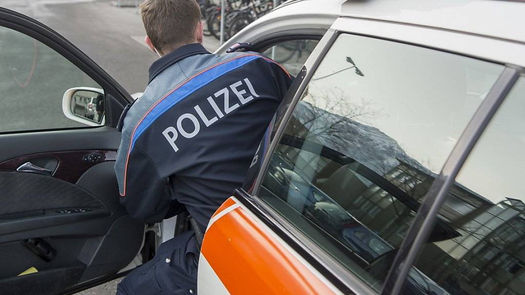 Ein Mann, gegen den in Wien wegen Mordes ermittelt wird, wehrt sich nach seiner Festnahme in Kreuzlingen TG gegen seine Ausschaffung an Österreich.  (Symbolbild)