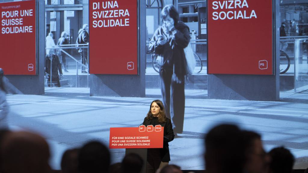 Mattea Meyer, Co-Präsidentin der SP, hat bei der Eröffnung des SP-Parteitags in Thun die SVP scharf kritisiert.
