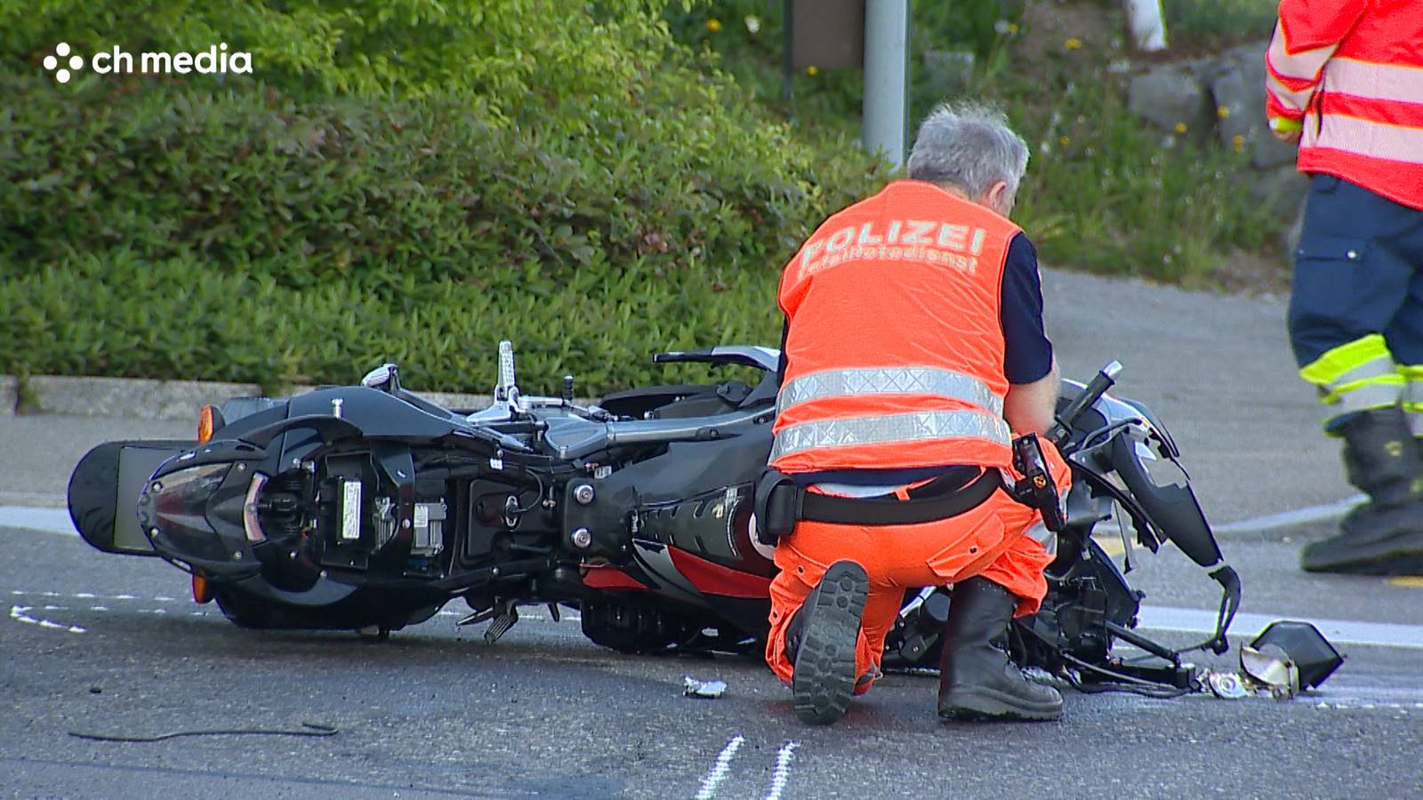 Hombrechtikon Motorradlenker Bei Unfall Verletzt Telezuri