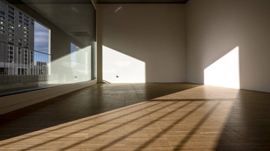 Auf den Immobilienportalen in der Schweiz sind wieder mehr Mietwohnungen ausgeschrieben. Doch auch die Nachfrage ist weiterhin sehr hoch. (Archvbild)