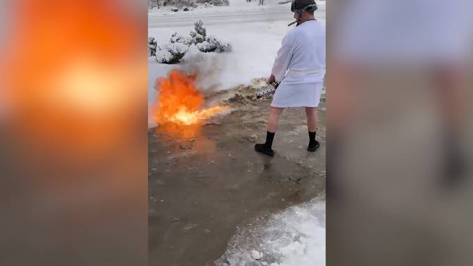 Salzen war gestern: Mit Flammenwerfer gegen Eis und Schnee