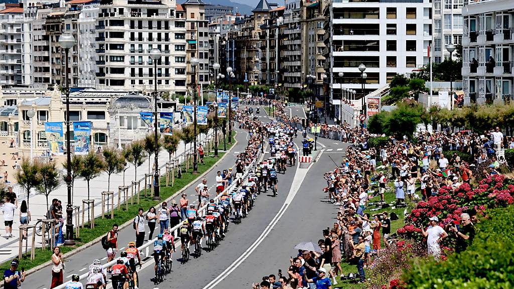 Schon 2023 führte der Parcours der Tour de France durch Spanien (auf dem Bild durch San Sebastian)