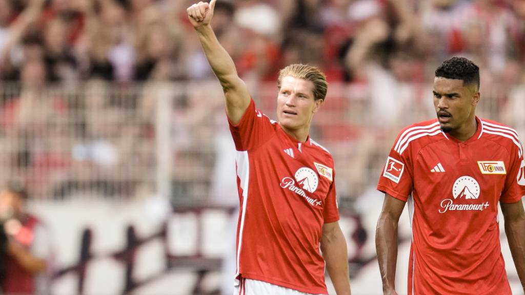 Daumen hoch von Kevin Behrens: Der Start in die neue Bundesliga-Saison ist dem Stürmer von Union perfekt gelungen