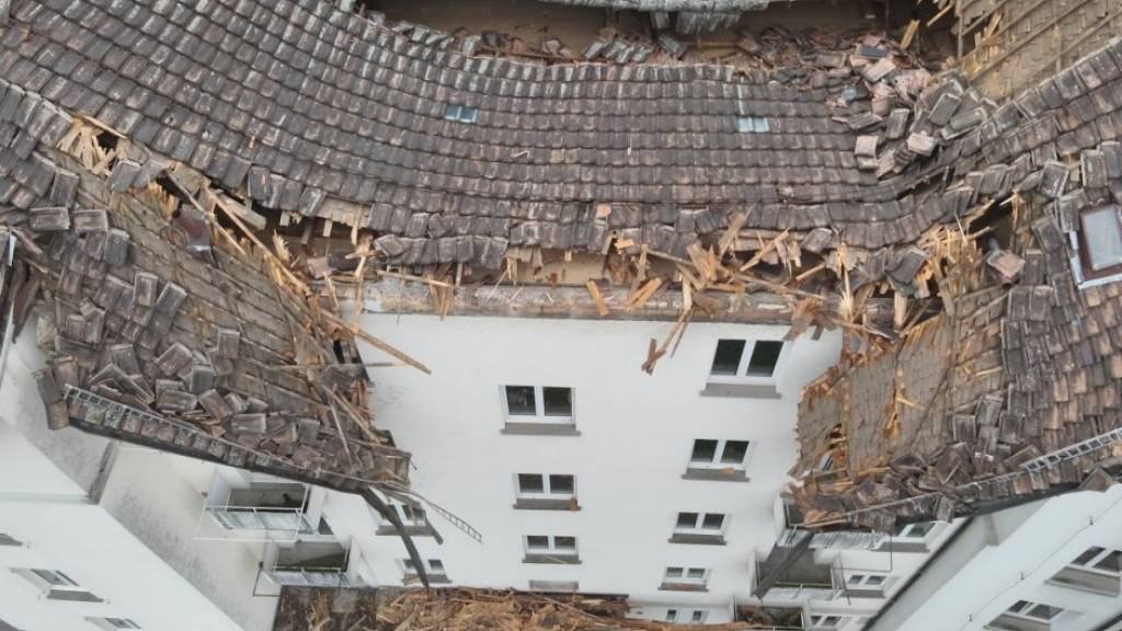 Beim Einsturz des Daches eines unbewohnten Hauses in St. Gallen wurde niemand verletzt. (Archivbild)