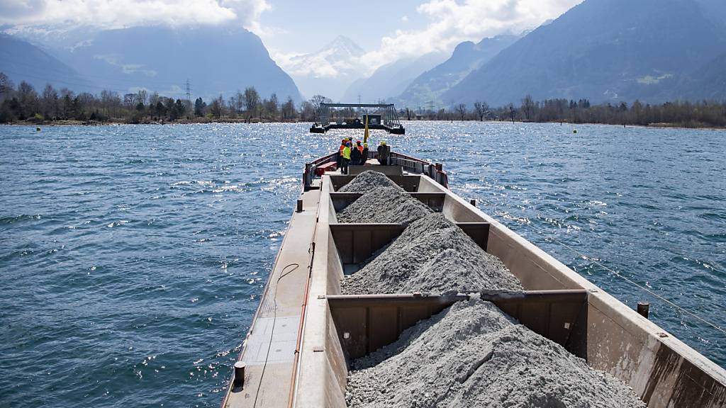 Die letzte Etappe der Seeschüttung im Urnersee beginnt