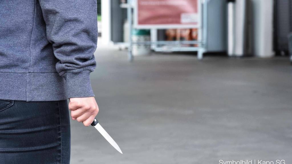 Mit Messer bewaffnet: Mann überfällt zwei Geschäfte in der Altstadt – erfolglos