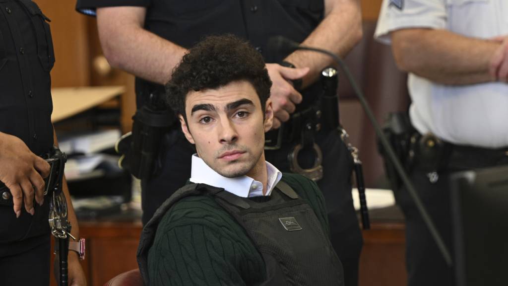 ARCHIV - Der wegen Mordes an einem Versicherungschef angeklagte Luigi Mangione erscheint zu einer Anhörung vor dem Staatsgericht in Manhattan. Foto: Curtis Means/POOL DailyMail.com via AP/dpa/Archivbild