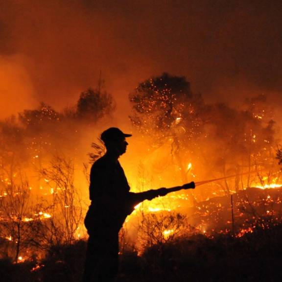 Grossbrand nahe Athen tobt weiter - Ortschaften evakuiert