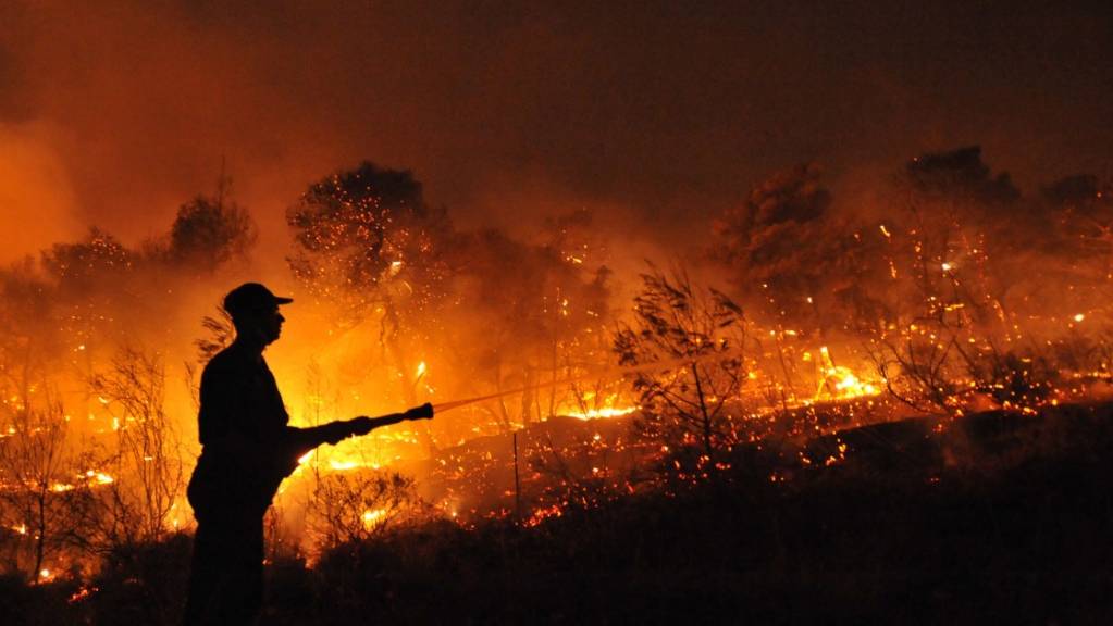 Nördlich von Athen wütet ein Grossbrand. (Archivbild)