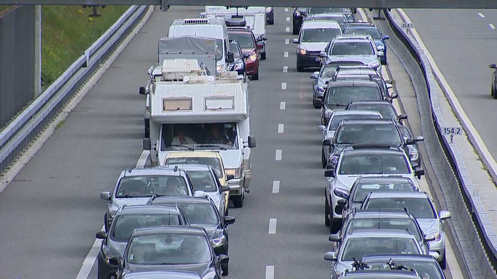 Osterstau: 10 km vor Gotthard erwartet