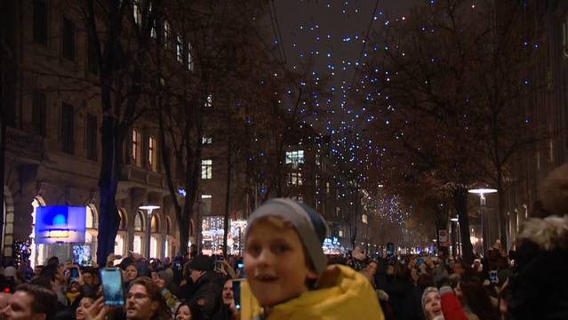 Weihnachten naht: Lucy leuchtet wieder