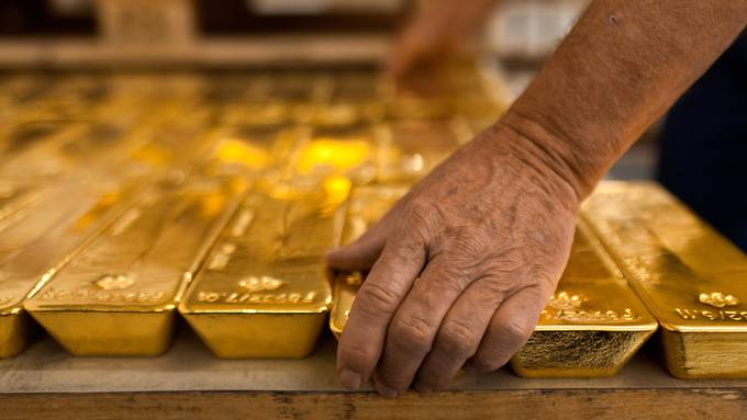 120 Goldbarren in einem Zug gefunden – nun werden sie übergeben