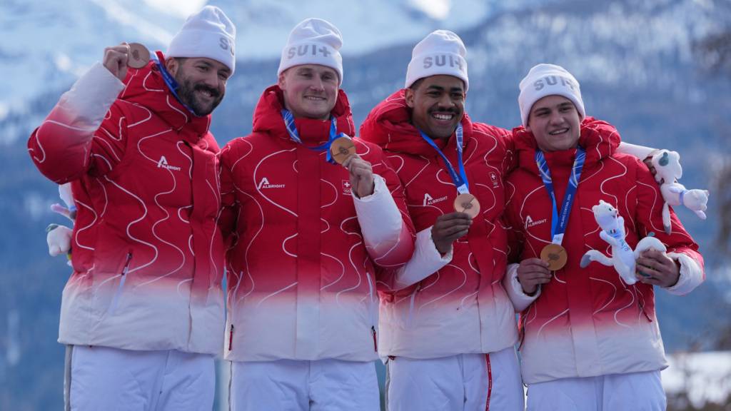 Michael Vogt, Andreas Haas, Amadou Ndiaye and Mario Aeberhard (von links) trotzen mit Olympia-Bronze der deutschen Bob-Phalanx