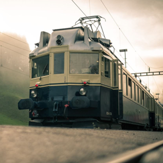 In diesem BLS-Zug wurden früher Gefangene transportiert