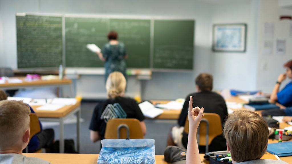 Geht es nach den FDP-Interpellanten, soll Französisch künftig erst ab der Oberstufe und nicht wie bisher bereits in der Primarschule unterrichtet werden. (Symbolbild)