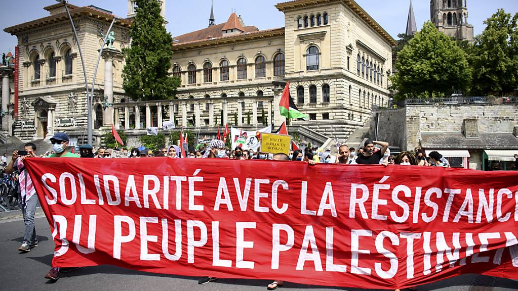 Etwa 200 Personen haben am Samstag in Lausanne ihre Solidarität mit dem palästinensischen Volk ausgedrückt.