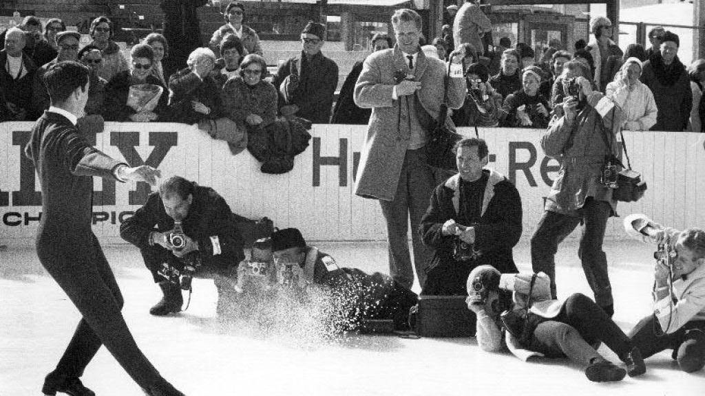 Im Visier der Pressefotografen: Der US-amerikanische Eiskunstläufer Gary Visconti an der Weltmeisterschaft in Davos vor 51 Jahren.