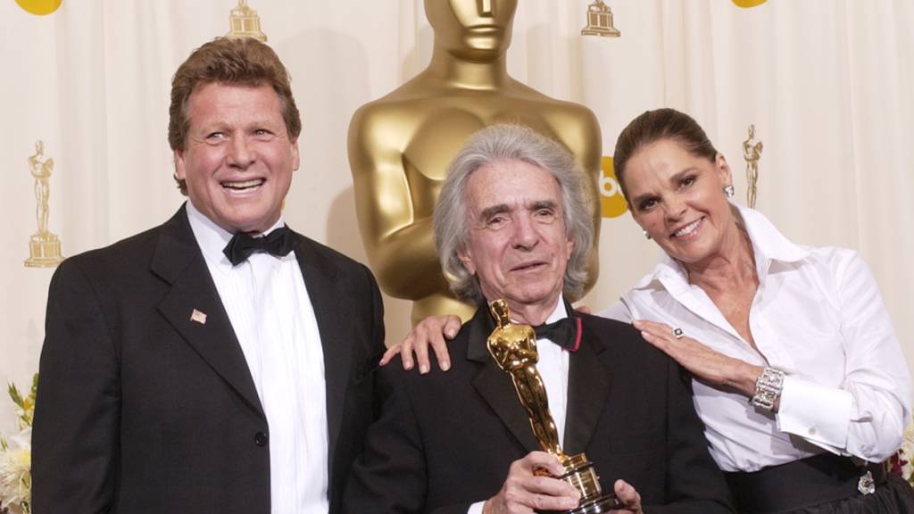US-Schauspieler Ryan O’Neal («Is’ was, Doc?»; links) fühlt sich von Hollywood vergessen. «Wenn man ein gewisses Alter erreicht hat und die Studios kein Geld mehr mit einem verdienen können, dann lässt einen diese Industrie ganz schnell fallen.» (Archivbild)