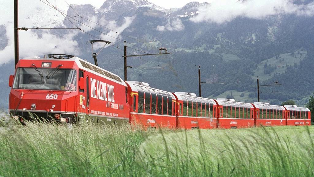 Die Berninalinie der Rhätischen Bahn wird aus Sicherheitsgründen gesperrt. (Archivbild)