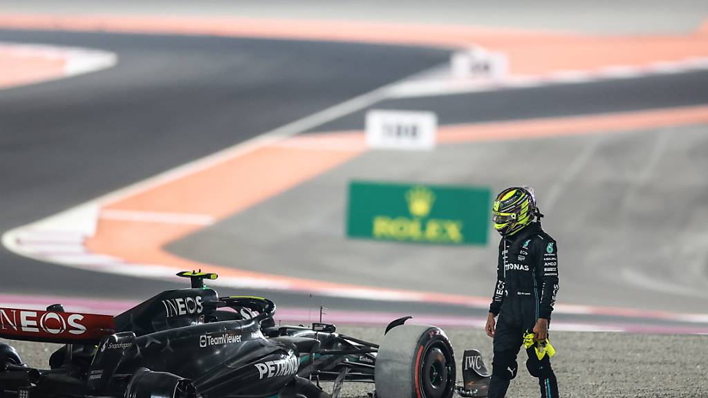 Lewis Hamilton überquerte nach seinem Ausfall in Katar die Strecke während des Rennens. Dafür wurde er mit einer Busse von 50'000 Euro belegt. Künftig könnten solche Vergehen härter sanktioniert werden