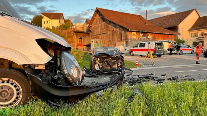 Frontalkollision in Rickenbach fordert fünf Verletzte