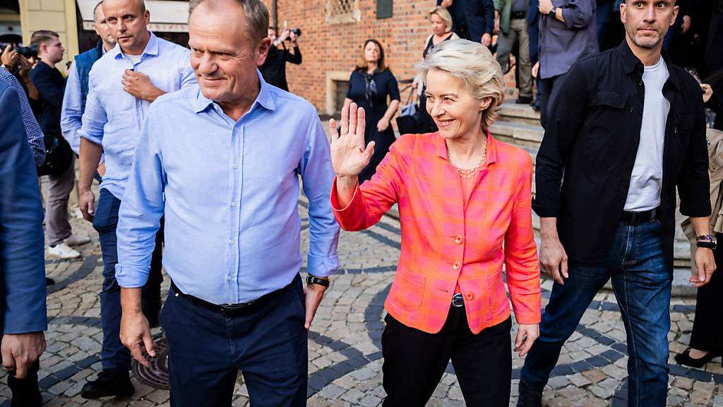 ARCHIV - Der polnische Ministerpräsident Donald Tusk und die Präsidentin der Europäischen Kommission Ursula von der Leyen. Foto: Christoph Soeder/dpa-ENR-Pool/dpa