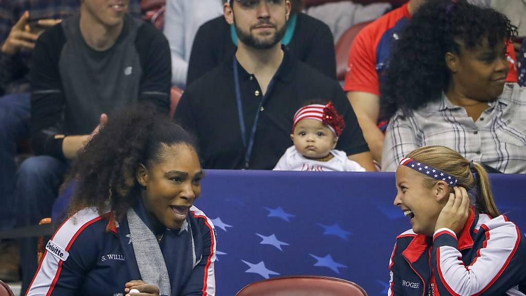 Die ganze Familie von Serena Williams (vorne links) samt Ehemann Alexis Ohanian (mit weissem Baseball-Cap) und Tochter Alexis Olympia investieren in ein Frauen-Fussball-Team für L.A.