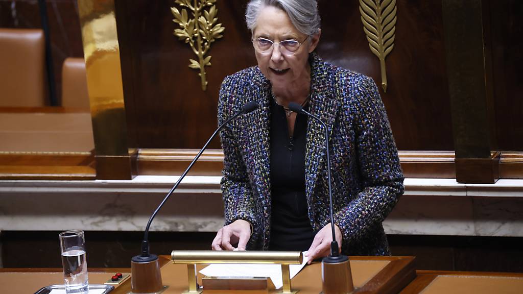ARCHIV - Frankreichs bisherige Premierministerin Elisabeth Borne hält eine Rede in der Nationalversammlung. Foto: Thomas Padilla/AP/dpa