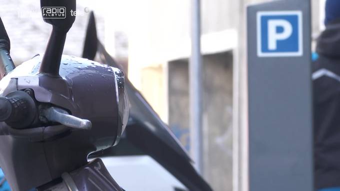 Stadt testet kostenpflichtige Motorrad-Parkplätze beim Löwengraben