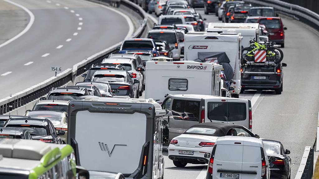 Am Sonntag bildete sich am Gotthard-Südportal ein Stau von zehn Kilometern Länge. (Archivbild)