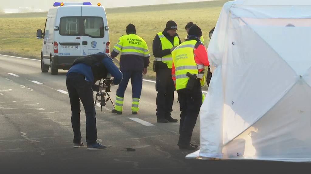 22-jähriger Fussgänger stirbt nach Kollision mit Auto zwischen Hornussen und Frick (AG)