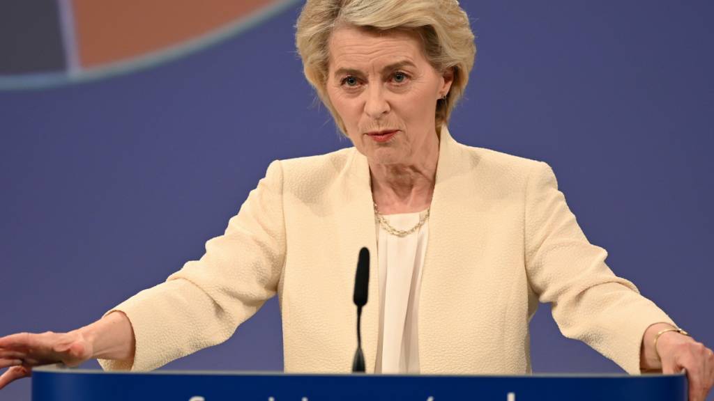 Ursula von der Leyen, EU-Kommissionspräsidentin, spricht bei einer Pressekonferenz. Von der Leyen stellte die Vorschläge der Kommission für das EU-Budget vor. Foto: Ansgar Haase/dpa