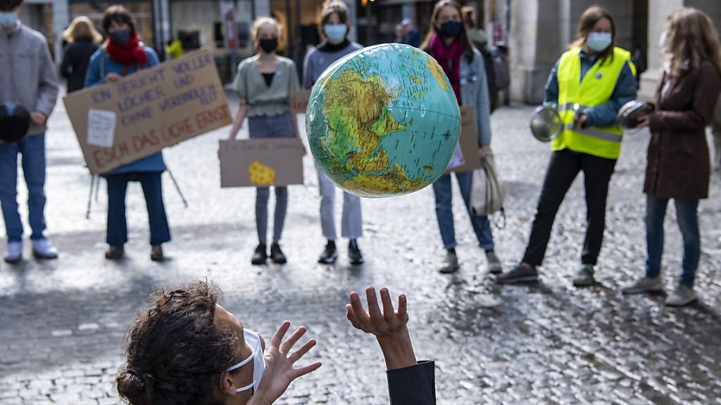 Klimademonstration in der Stadt Luzern: Gegen die Klima- und Energiestrategie des Stadtrates ist das konstruktive Referendum zustande gekommen. (Archivbild)