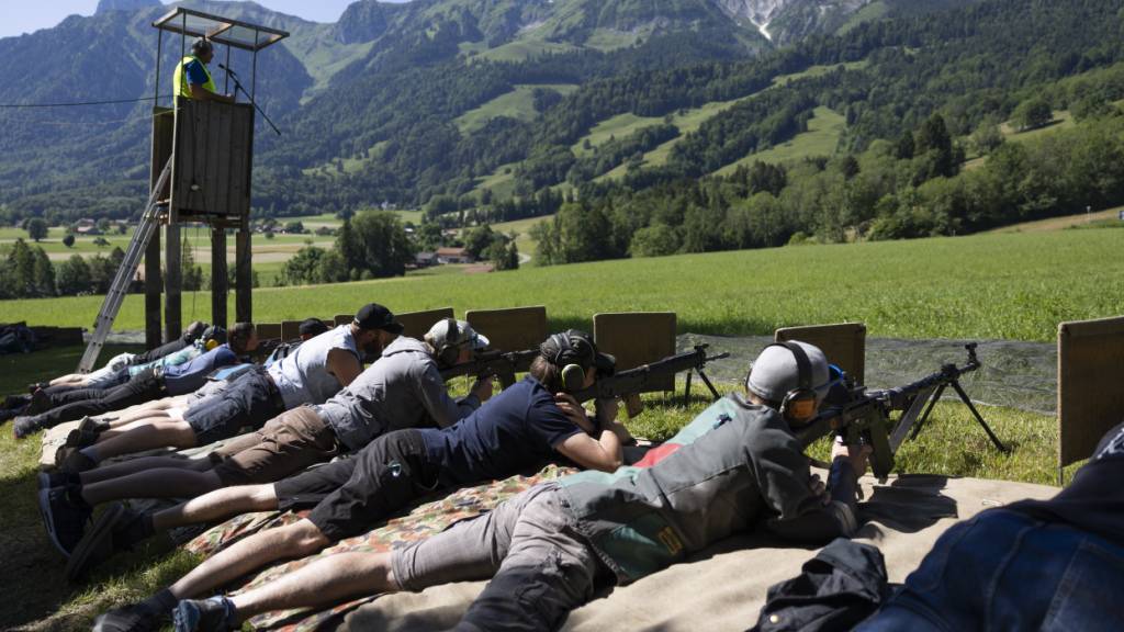 Das Feldschiessen erfreut sich nach wie vor grosser Beliebtheit und bleibt das grösste Schützenfest der Welt (Archivbild)