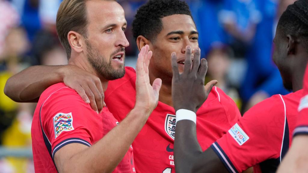 Harry Kane und Jude Bellingham (von links) zerzausen Kroatiens Defensive