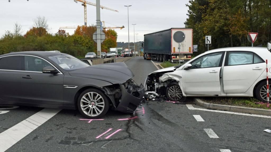 Drei Frauen wurden bei dieser Kollision verletzt.