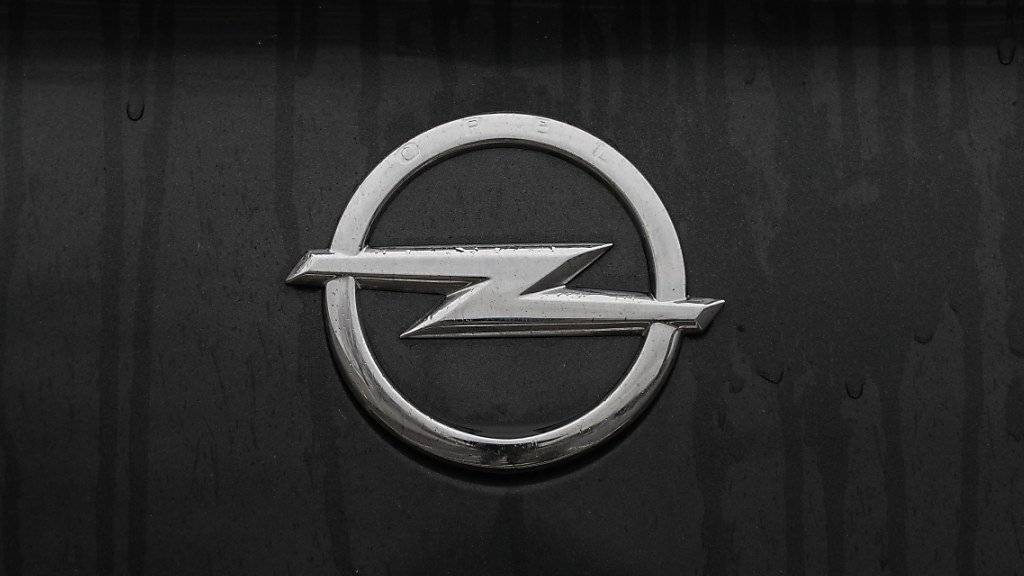 Opel will mit der Elektroversion des Kleinwagens Corsa trotz höherer Kosten von Anfang an schwarze Zahlen schreiben. Das Elektroauto kommt im nächsten Frühjahr auf den Markt. (Archiv)