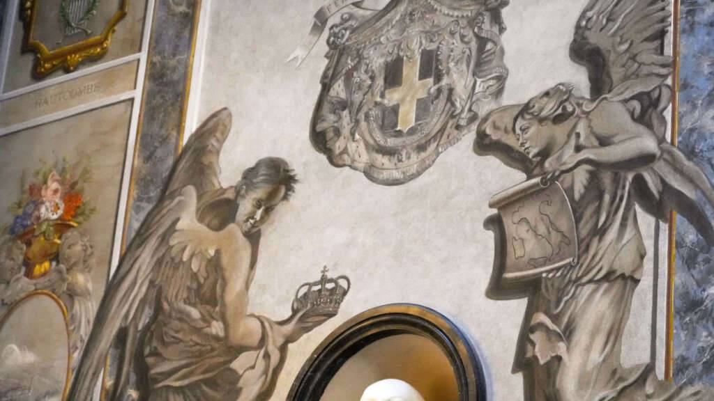 Der Engel rechts im Bild erhält nun ein anderes Gesicht.