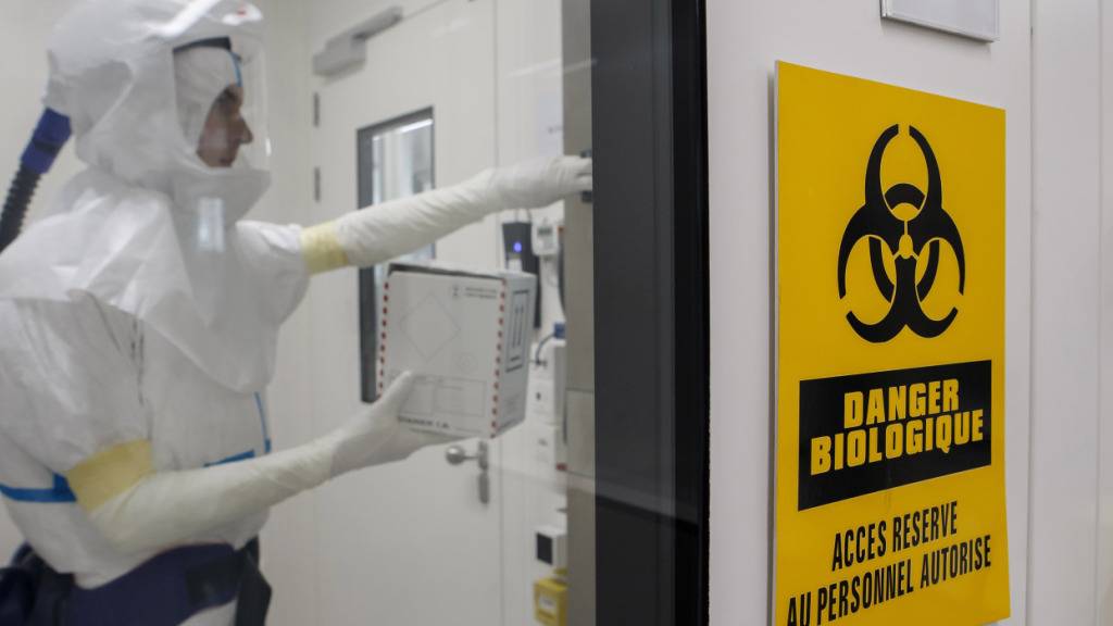 Die Ebola Patientin wird entweder ans Universitätsspital Zürich (USZ) oder ins Universitätsspital Genf (HUG) gebracht. (Symbolbild)