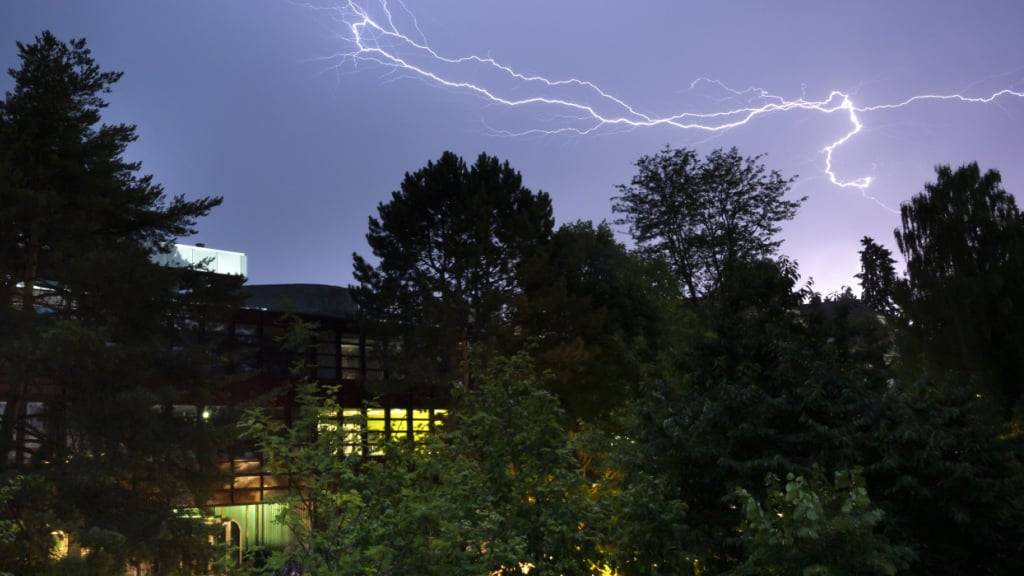 Superzellen-Gewitter mit extremen Starkregen, Hagel und oft grossen Schäden dürften durch den Klimawandel häufiger werden. (Symbolbild)