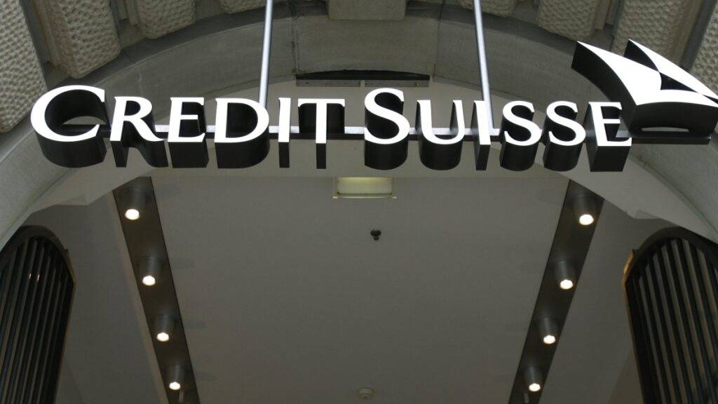Credit Suisse im Schlussquartal tief in die roten Zahlen gerutscht