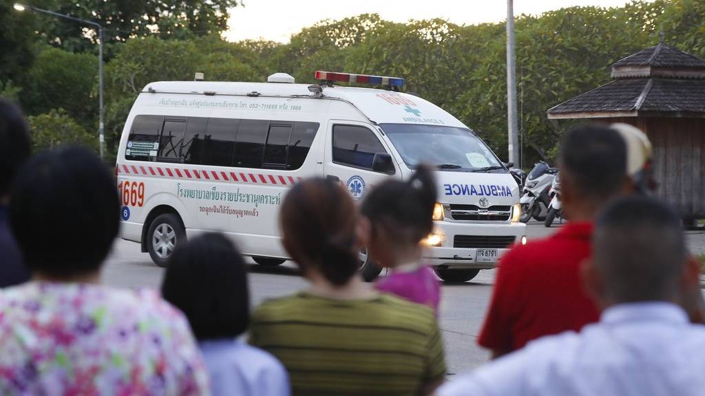 Die geretteten Kinder wurden mit der Ambulanz ins Spital gebracht.