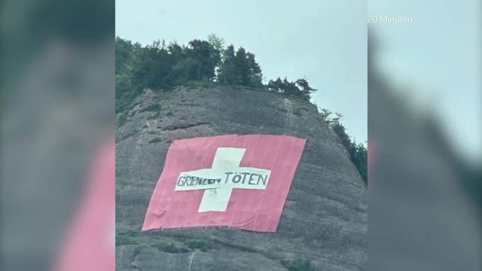Schweizer Fahne in Vitznau mit «Grenzen töten» verunstaltet