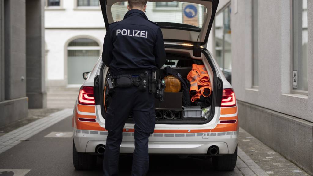 Die St. Galler Kantonspolizei ermittelt in einem Fall von Brandstiftung in einem Flawiler Schulhaus. (Archivbild)