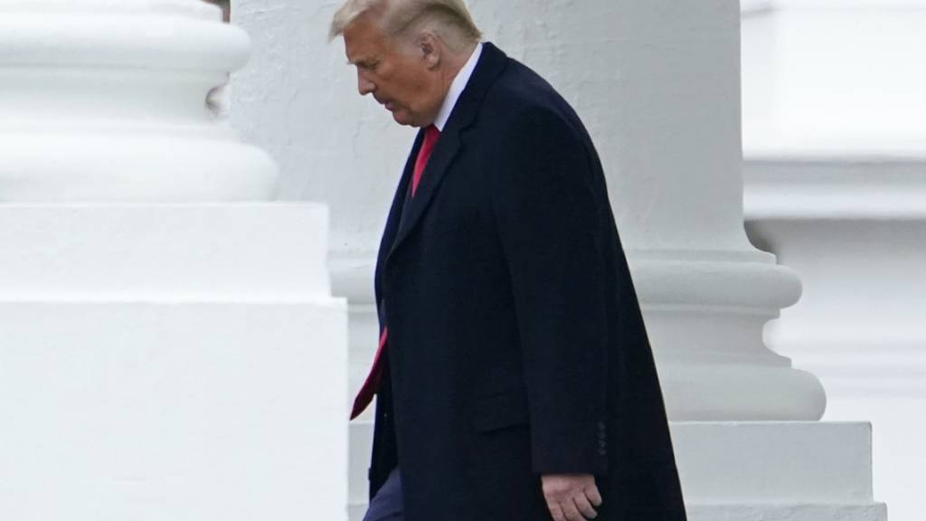 Donald Trump, Präsident der USA, verlässt das Weiße Haus für eine Wahlkampfveranstaltung in Pennsylvania. Foto: Patrick Semansky/AP/dpa