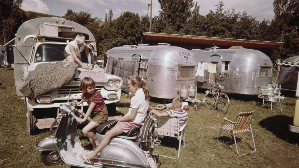 Nicht in der Prärie, sondern in Genf: Airstream-Wohnwagen im Jahr 1960. (Archivbild)