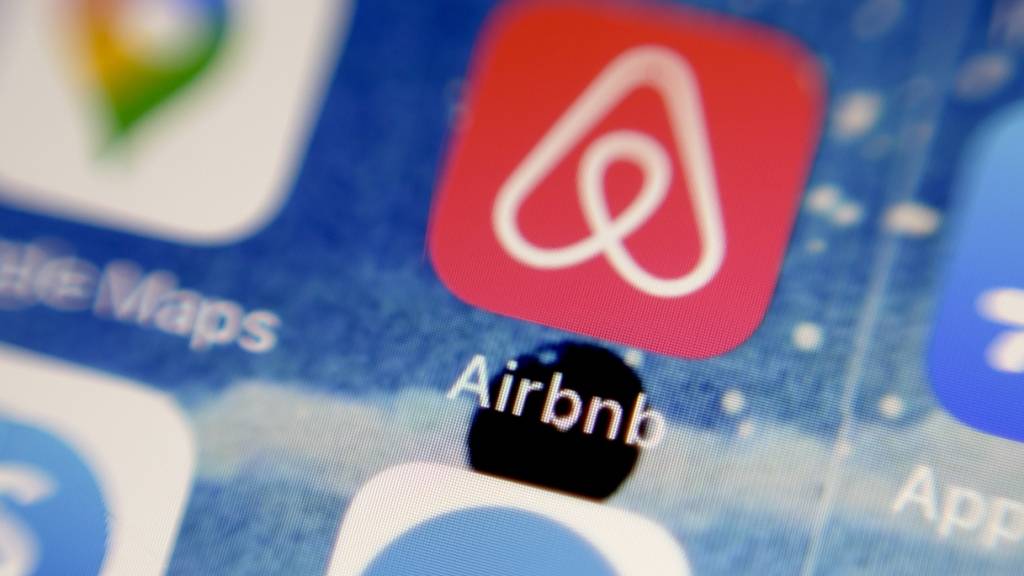 Airbnb springt auf den KI-Zug auf. Künstliche Intelligenz soll helfen, die Unterkünfte-Plattform möglichst für jeden Nutzer individuell zu gestalten.(Symbolbild)