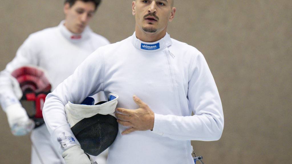 Der Schweizer Degenfechter Lucas Malcotti (vorne) erkämpfte sich im verlorenen Halbfinal gegen Italien als einziger eine positive Bilanz