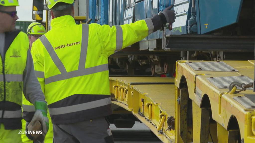 Acht VBZ-Trams sind von Dielsdorf auf dem Weg in die Ukraine