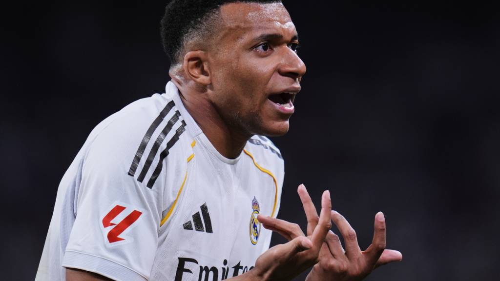 Superstar Kylian Mbappé fordert einen Penalty für Real Madrid